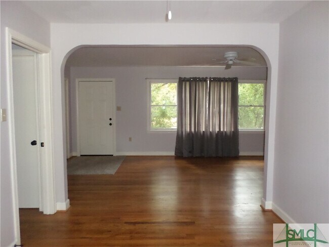 Foto del edificio - 2310 Camelia Ct