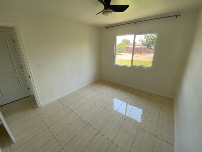Building Photo - Cozy Home for rent in Tulare