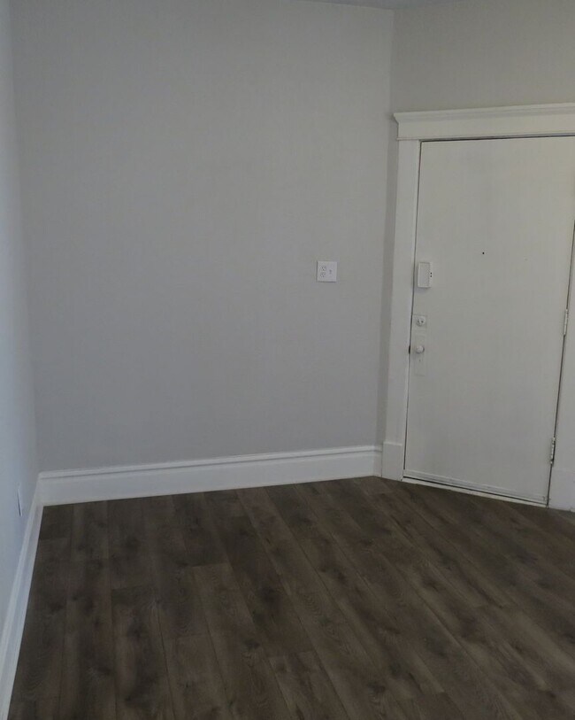 Building Photo - Downtown Oasis - Move In Ready!!!