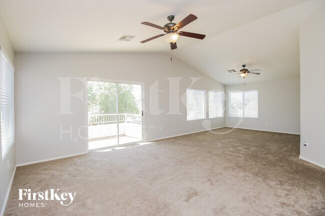 Building Photo - 3941 E Esplanade Ave