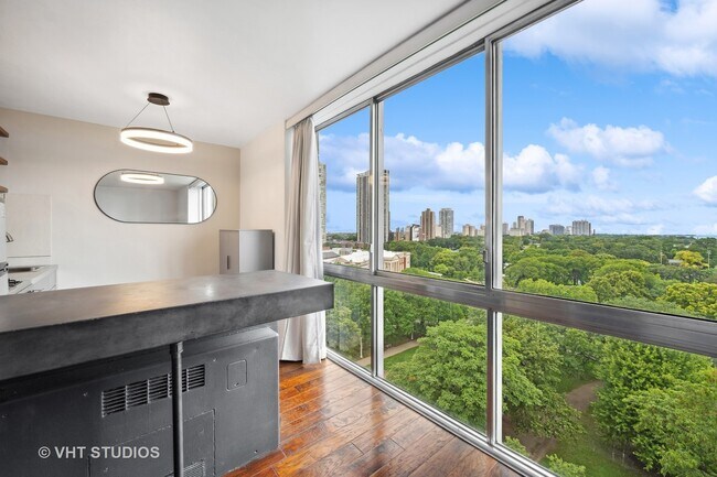 Foto del edificio - 1555 N Dearborn Pkwy