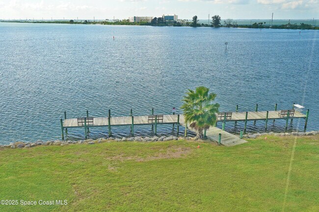 Foto del edificio - 3799 S Banana River Blvd