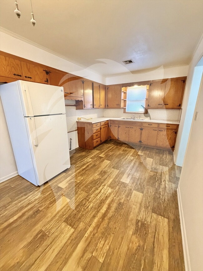 Foto del edificio - "Charming 3-Bedroom Home with Cozy Comfort in Enid, OK - Your Perfect Retreat Awaits!"