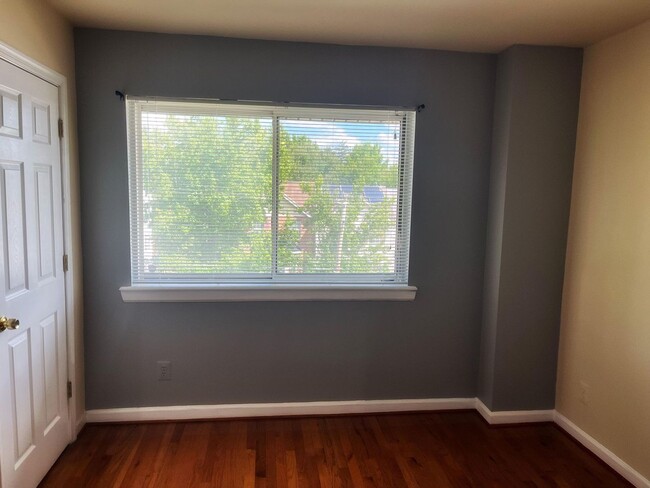 Foto del edificio - 1 bed 1 Bath Hyattsville MD