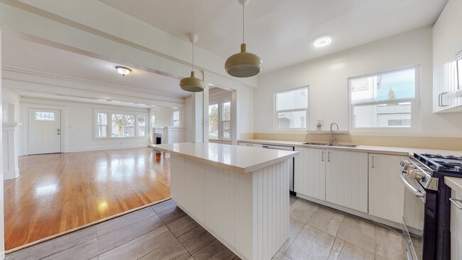 Open plan bright modern kitchen - 1436 S Norton Ave Open plan bright modern kitchen - 1436 S Norton Ave