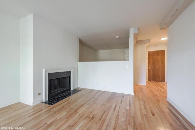 Building Photo - 1700 Hinman Ave