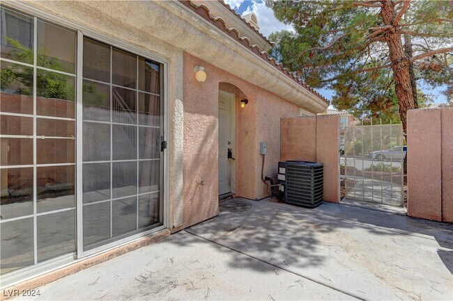 Building Photo - 8428 Majestic View Ave