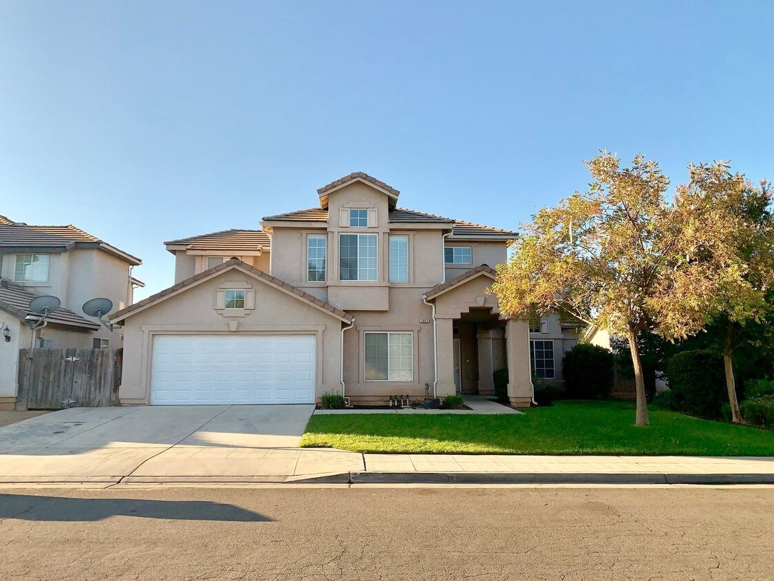 5 br, 3 bath House 2857 E DeYoung Dr House Rental in Fresno, CA