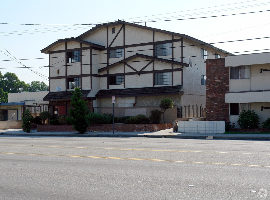 Building Photo - 14132 Prairie Ave
