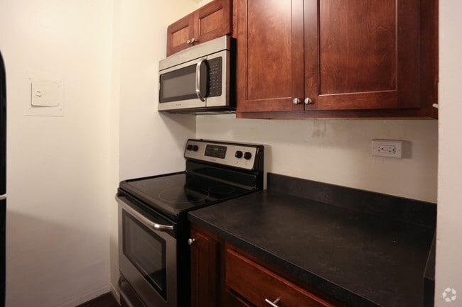 Stainless appliances - West Pine Terrace Apartments
