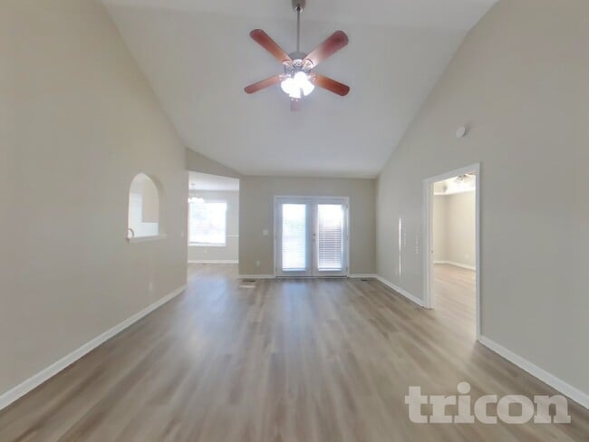 Foto del edificio - 121 Willowleaf Ln