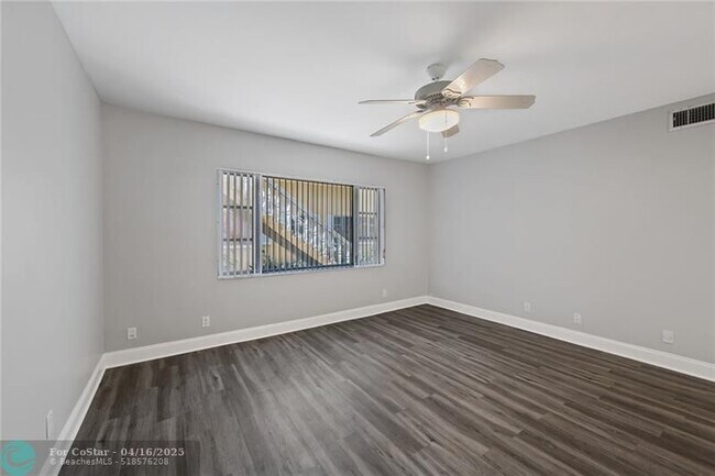 Foto del edificio - 5900 NE 22nd Way