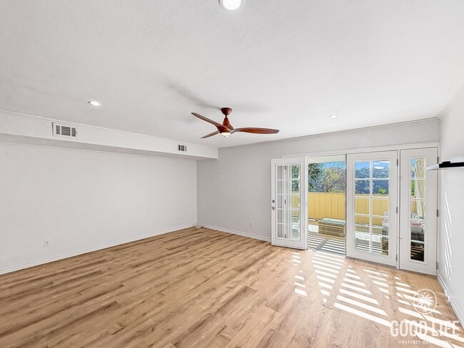 Foto del edificio - Beautiful 2B/1.5BA Condo For Rent In Unive...