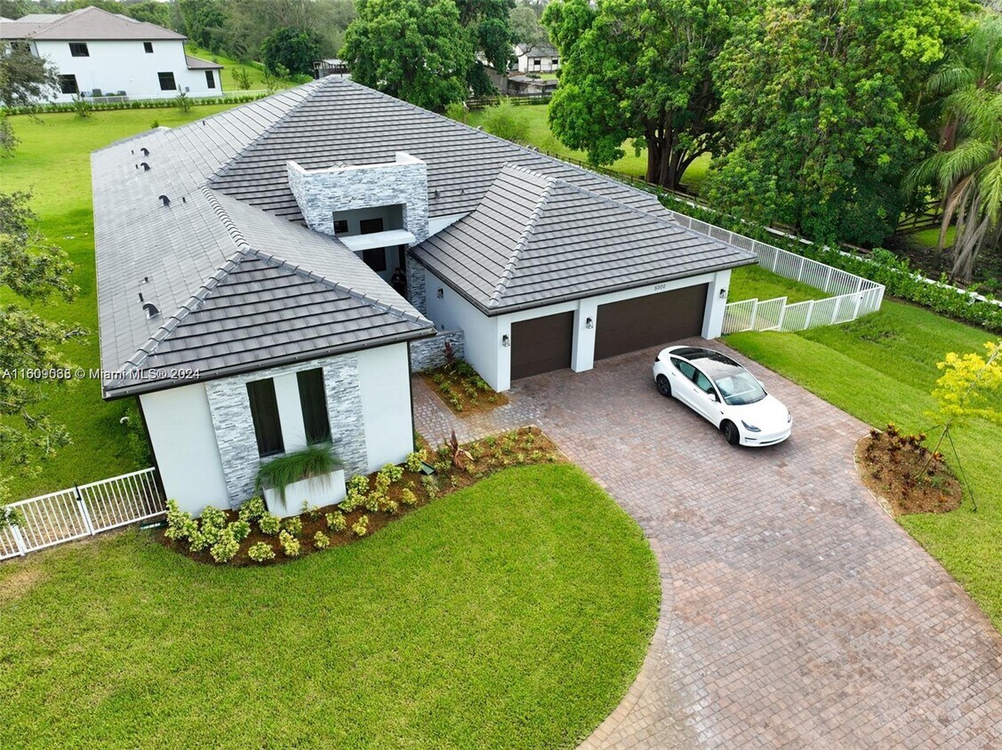 Primary Photo - 5000 SW 159th Ave