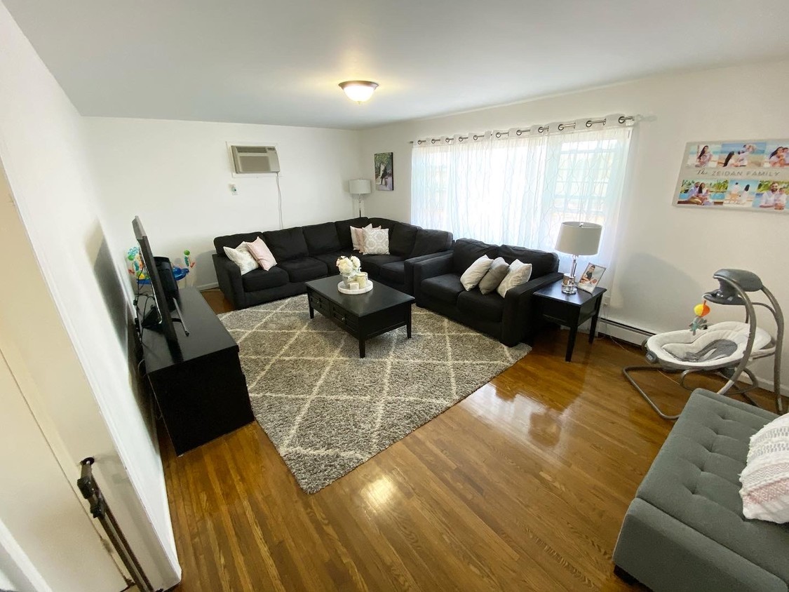 Large Spacious Living Room - 98 Viola Ave