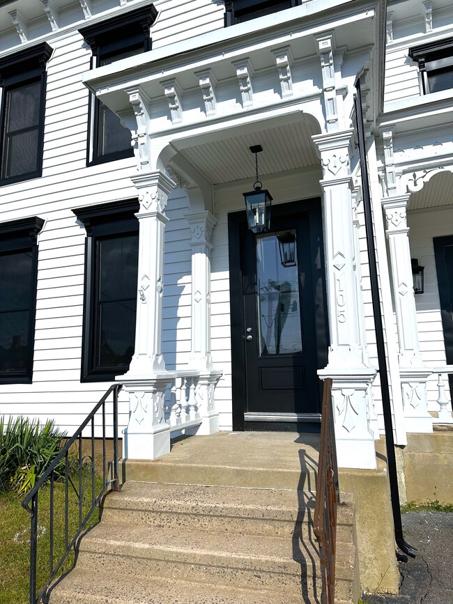 Building Photo - 105 N Main St