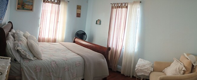 Foto del edificio - 1 Bedroom walking distance to the Marina a...