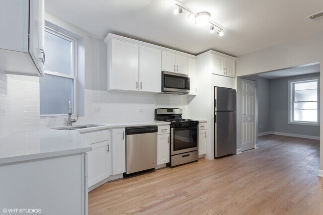 Building Photo - 3421 W Armitage Ave