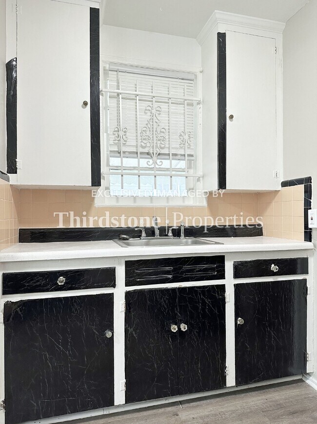 Foto del edificio - 435 Springfield Ct N