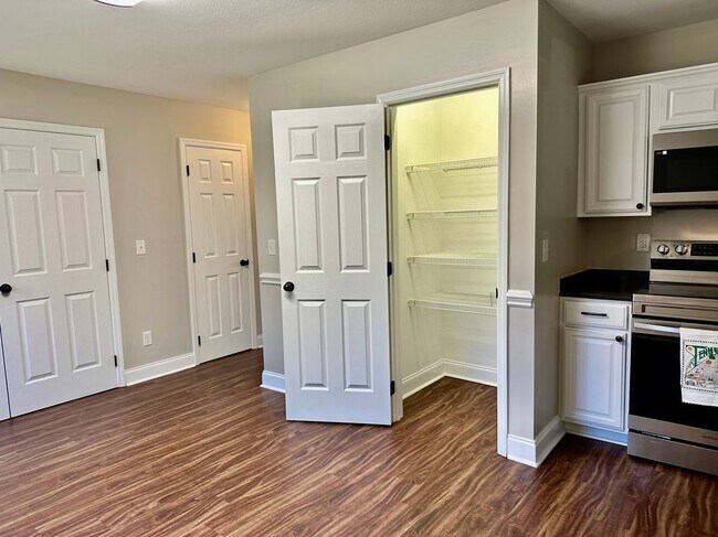 Foto del edificio - 1114 Maple Tree Ln