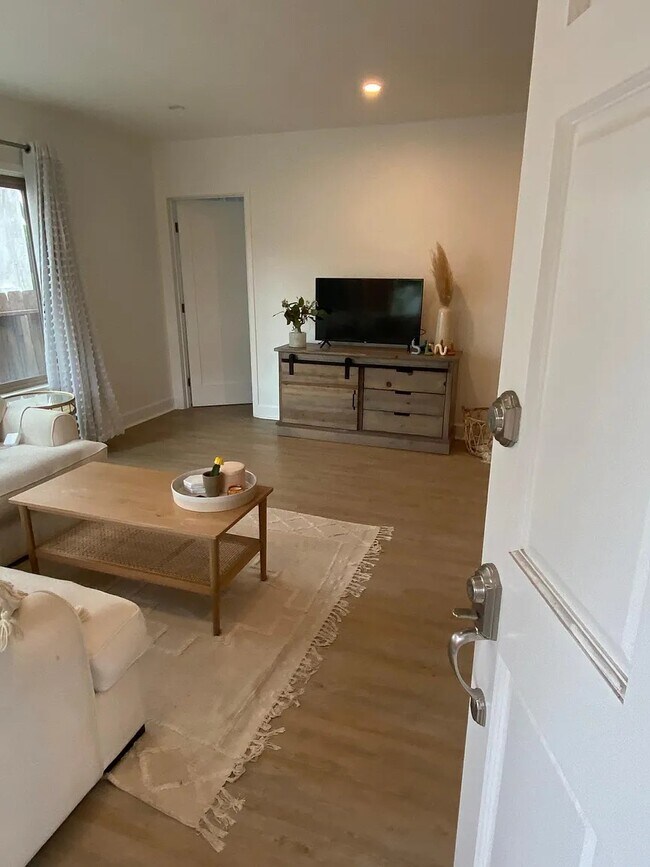 Foto del edificio - 1715 Glendon Ave