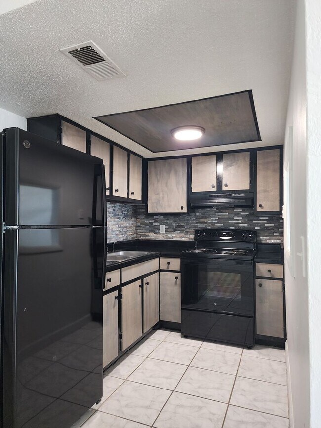 Building Photo - 1 Bedroom / 1 Bathroom Apartment Home  ** SPECIAL **