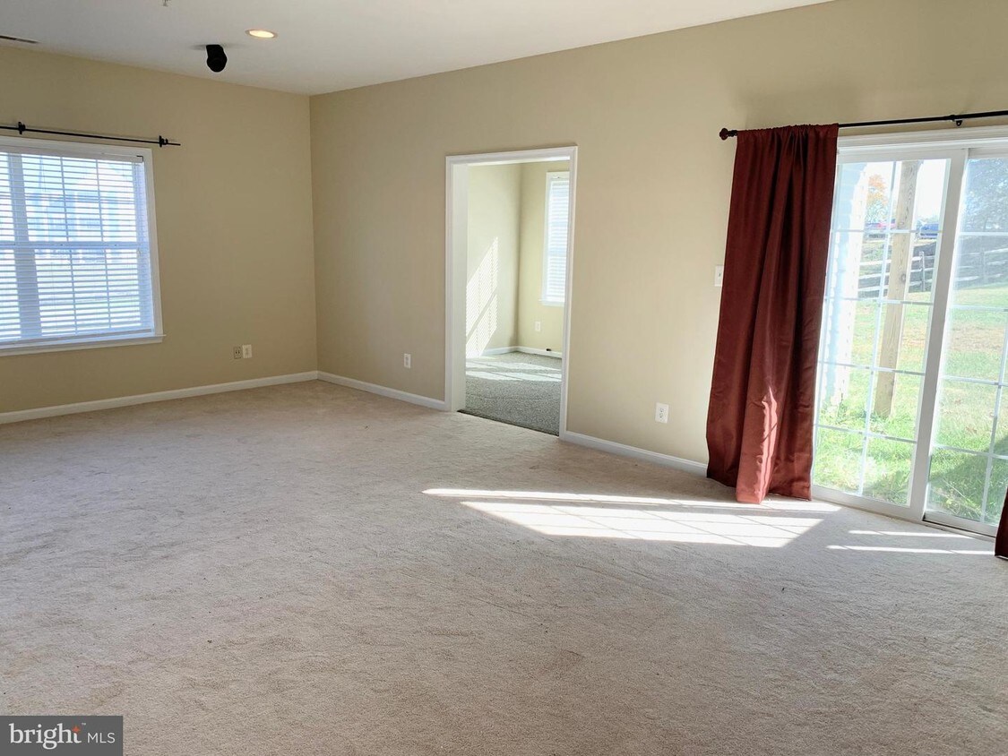 Foto principal - 955 Creek Park Rd