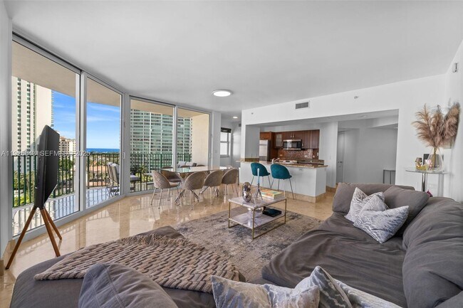 Foto del edificio - 19900 E Country Club Dr