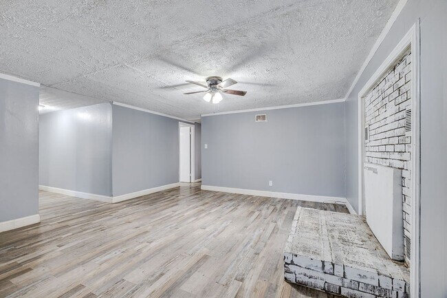 Foto del edificio - Charming 3-Bedroom 1.5 Bath Cottage-Style Bungalow with Open Floorplan and Kitchen Island