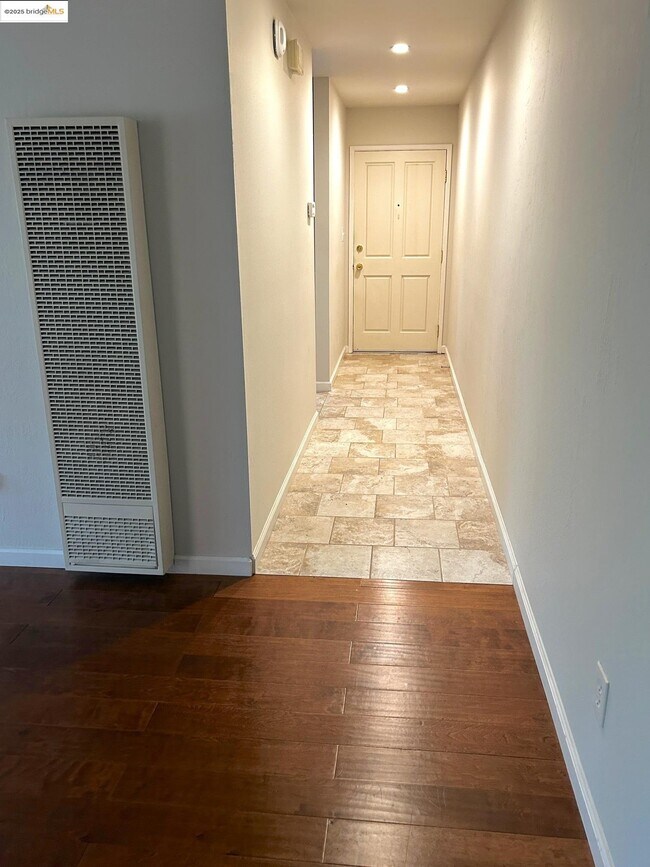 Foto del edificio - 1345 Elm St
