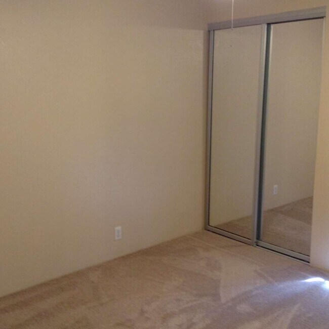 Foto del edificio - 2 BD / 1.5 BA Townhouse in Ewa Beach!