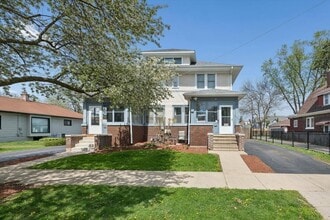 Building Photo - 362 Evans Ave