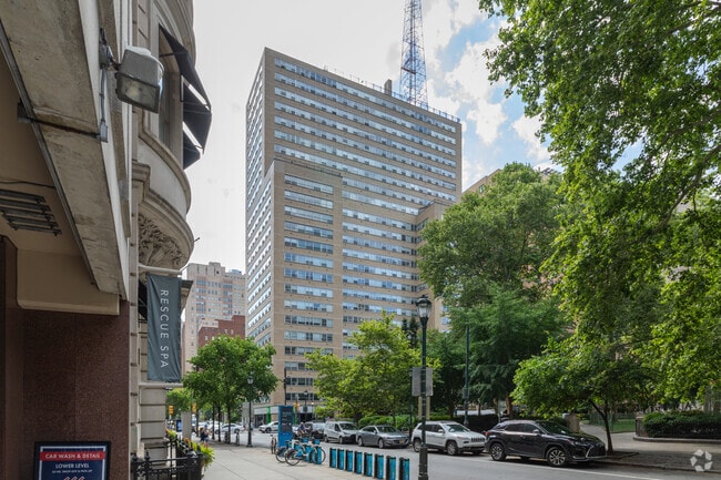 Building Photo - Rittenhouse Claridge