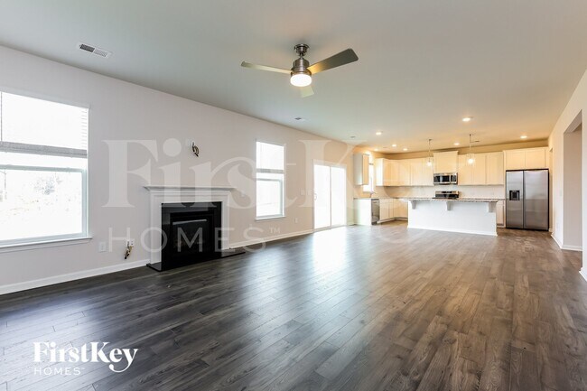 Foto del edificio - 569 Hillpark Ln