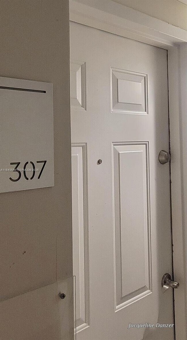 Foto del edificio - 540 Brickell Key Dr