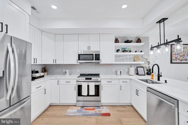 Building Photo - 927 Kennedy St NW
