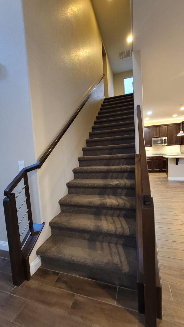 Building Photo - SW BEAUTY!!!   215/RUSSELL AREA