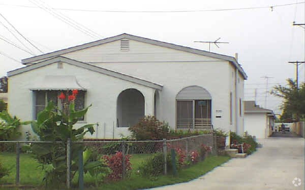 Primary Photo - 5123-5125 1/2 Elizabeth St