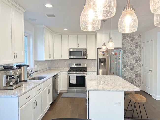 Building Photo - 47 Endicott St