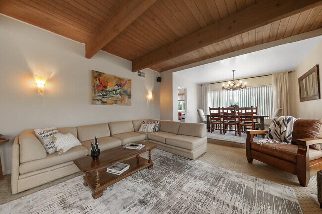 Foto del edificio - 71540 Halgar Rd