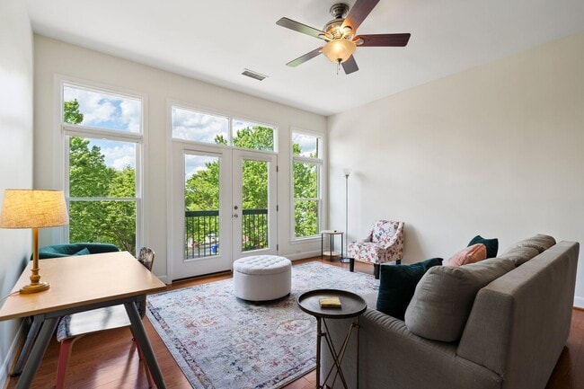 Building Photo - Conveniently Located One Bed & One and a H...