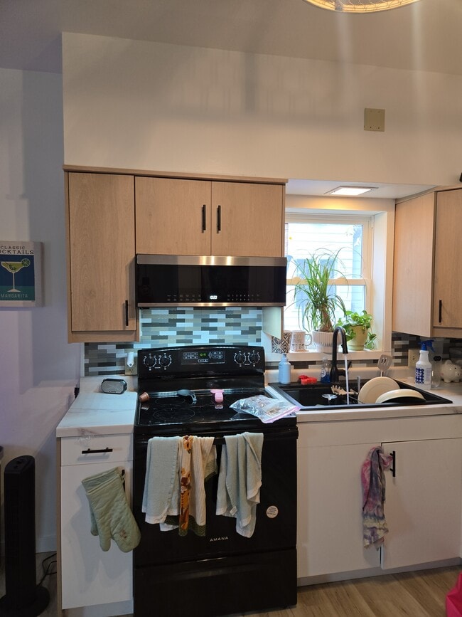 Kitchen - 505 Hendricks Ave