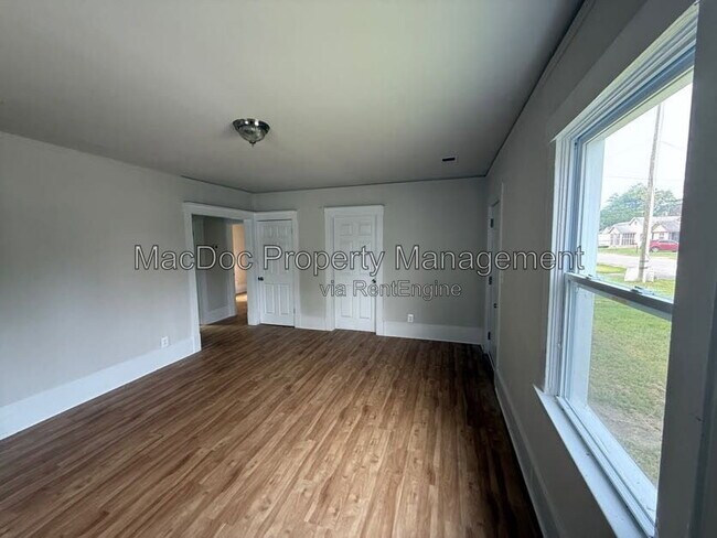 Foto del edificio - 163 Bend Farm Rd