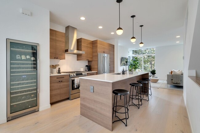 Foto del edificio - Modern stylish Madison Valley home