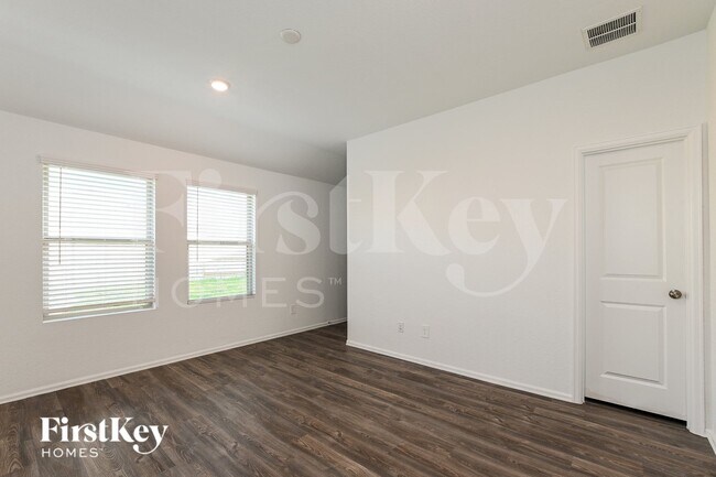 Foto del edificio - 18446 Summit Ranch Dr