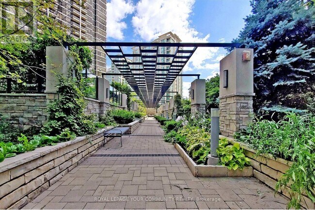 Building Photo - 2-602 Anndale Dr