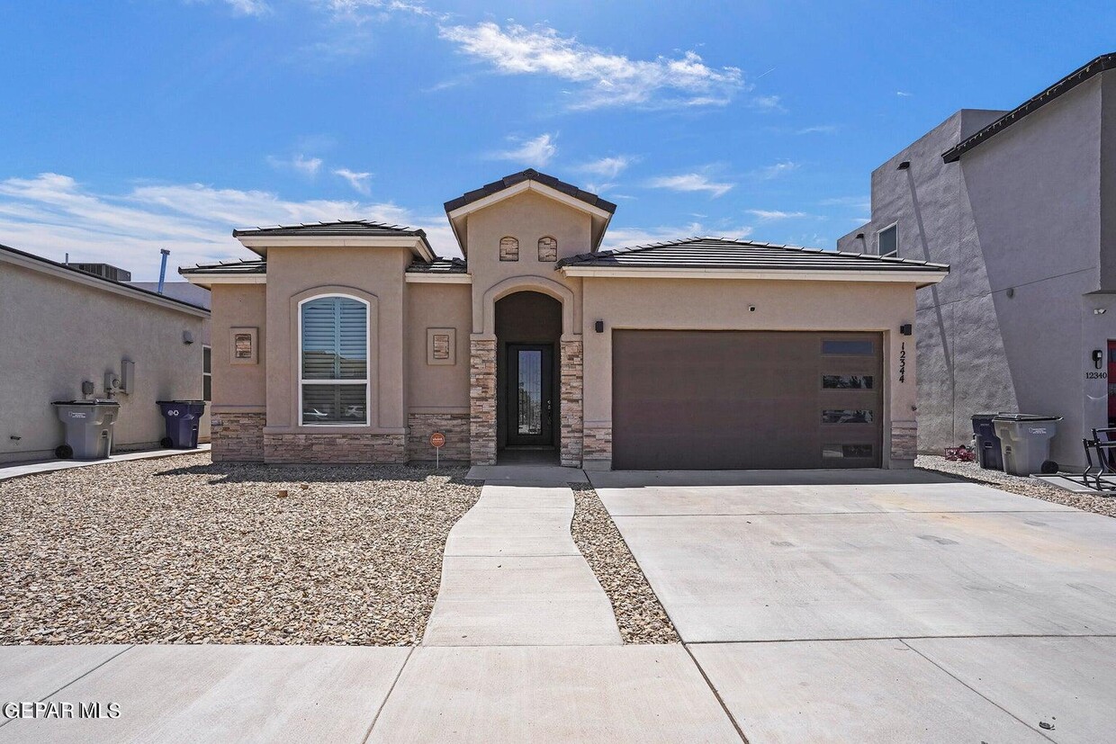 Primary Photo - 12344 Desert Hawk Ave