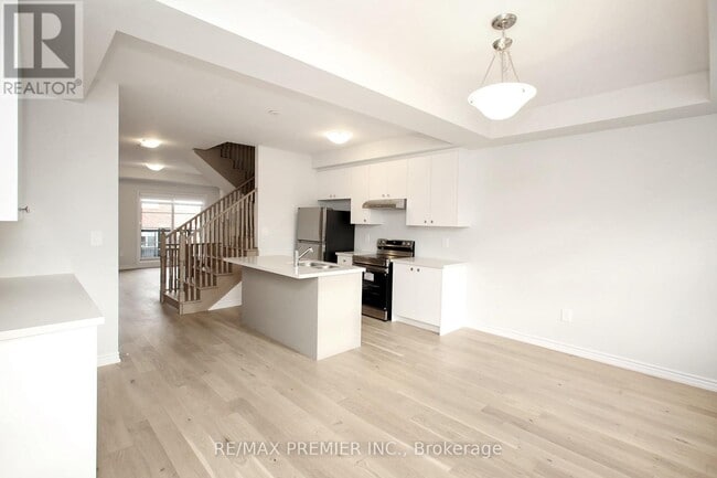 Building Photo - 5893 Saigon St