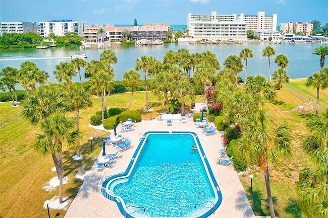 Foto del edificio - 10280 Imperial Point Dr W