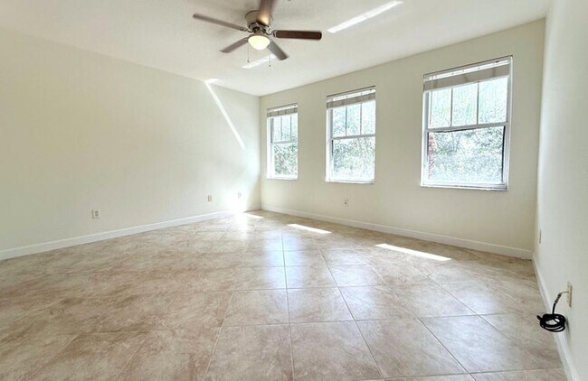 Foto del edificio - 960 Millbrae Ct